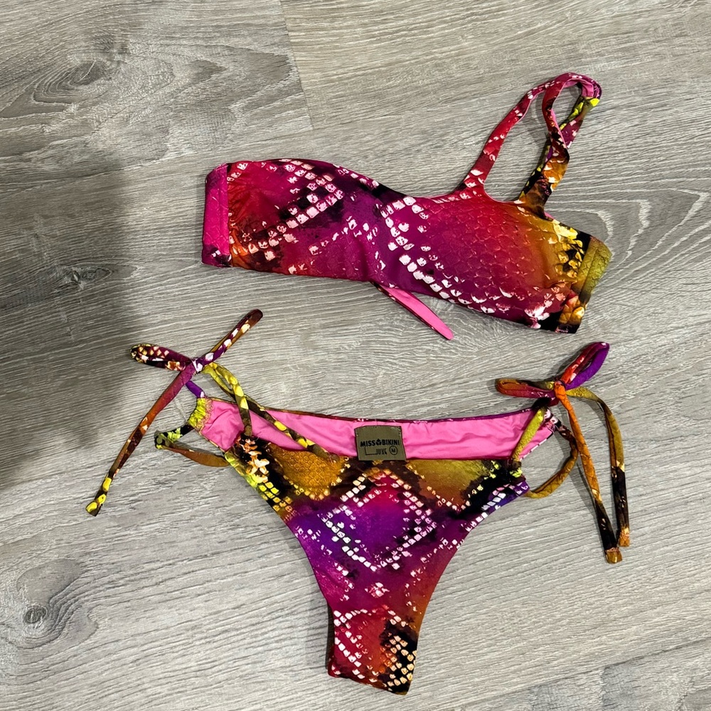 NWT miss bikini colorful snake skin bikini size s/m